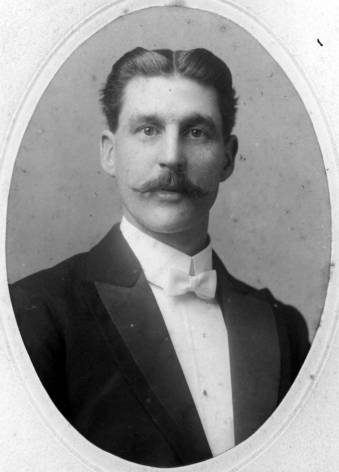 ErnBerSeated.jpg